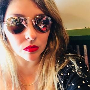 Meet your Posher, Lucy